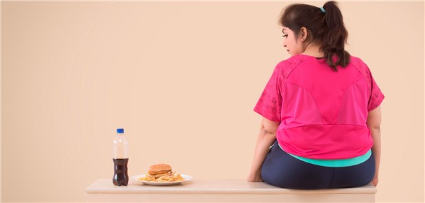 Schwierige Basistherapie: Übergewichtigen Jugendlichen mit Typ-2-Diabetes fällt die Umstellung zu mehr Bewegung und gesunder Kost meist sehr schwer. (Symbolbild mit Fotomodell)