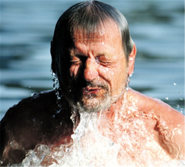 Wenn sich pathogene Erreger im Gehörgang breit machen Schwimmen in ungechlorten Pools oder in Seen ist nicht ohne - hier können sich pathogene Bakterien tummeln, die Gehörgangsentzündungen auslösen.
