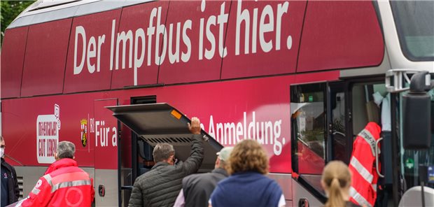 Hausärzte in Rheinland-Pfalz als erste Ansprechpartner für COVID-Impfungen Sechs Impfbusse sind derzeit in Rheinland-Pfalz unterwegs. Die Zahl soll erhöht werden.