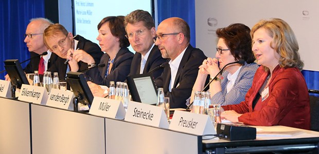 Sehen nicht nur Hausaufgaben für Journalisten: Teilnehmer der Diskussion über Medien und Gesundheitswirtschaft beim Hauptstadtkongress.