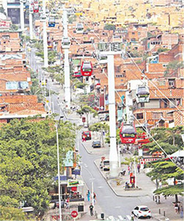 Medizintechnikanbieter wittern guten Markt Seilbahn als ÖPNV in Medellín: Vor allem in den großen Städten des Landes wird investiert. So auch in den Aufbau moderner Kliniken.
