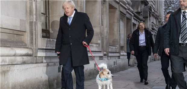 Kollektives Abnehmen: Briten sollen schlanker werden Sein Hund Dylin halte ihn auf Trab und helfe ihm beim Abnehmen, sagt Großbritanniens Premierminister Boris Johnson. Er will Vorbild für seine Landsleute sein. Diesen empfiehlt er, ordentlich abzuspecken. (Archivbild)