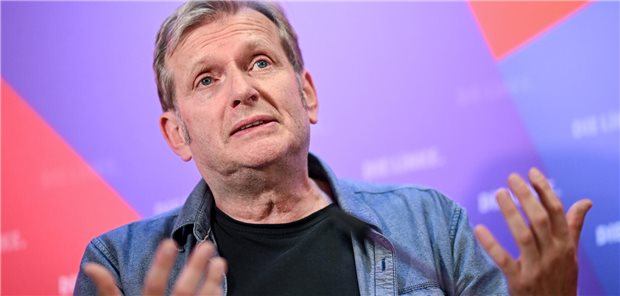 Gerhard Trabert kann vorerst nicht in den Bundestag einziehen Seine Genesung brauche Zeit und Ruhe, teilte seine Familie mit: Der Sozialmediziner Professor Gerhard Trabert war bei der Bundestagswahl Spitzenkandidat der rheinland-pfälzischen Linken (Archivfoto).