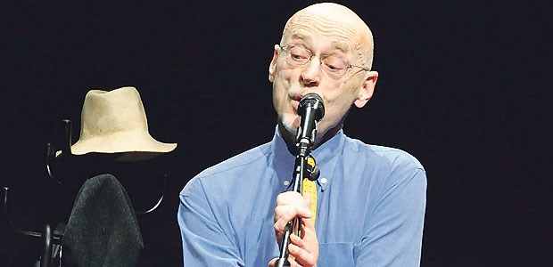 Ein Arzt, der singt, zeichnet und dichtet Seine große Leidenschaft galt schon immer der Bühne: Christian Golusda begeistert mit seinem Cole-Porter-Programm.