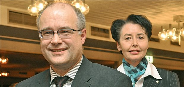 „Die Aufklärung zu SARS-CoV-2 können wir nicht dem ÖGD überlassen“ Seit 2012 gemeinsam im Vorstand der KV Schleswig-Holstein: Dr. Monika Schliffke (r.) und Dr. Ralph Ennenbach. (Archivbild)