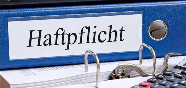 Aktenordner mit Aufschrift "Haftpflicht"