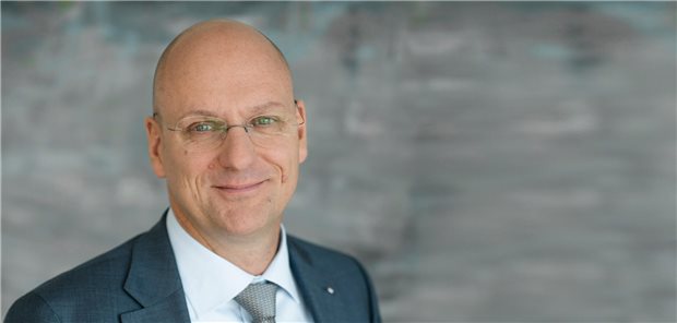 Liquiditätsspritze für Pflegekasse: AOK-Vize Hoyer fürchtet Domino-Effekte Porträt von Jens Martin Hoyer