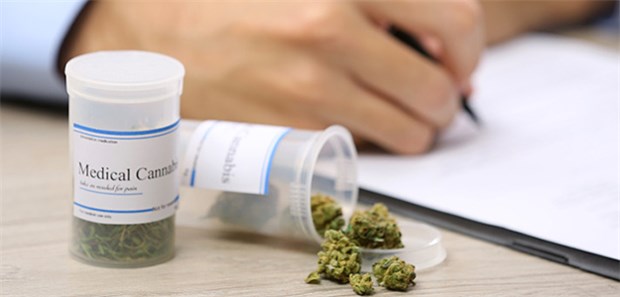 Bis zu 14.000 Patienten erhalten Cannabis auf Rezept Seit März 2017 ist es auf Antrag möglich, dass Patienten aus medizinischen Gründen Cannabis verordnet bekommen.