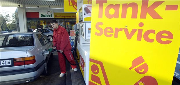 Gesundheitsschutz am Arbeitsplatz: Aktualisierte MAK- und BAT-Werte Foto von der Tankstelle.