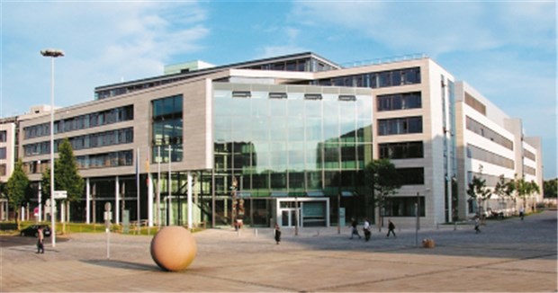 Stress in der Arznei-Zulassung: BfArM leidet unter Personalfluktuation Seit gut fünf Jahren in Bonn: Das Bundesinstitut für Arzneimittel (BfArM), das für Zulassung und Sicherheit von Medikamenten zuständig ist. © BfArM