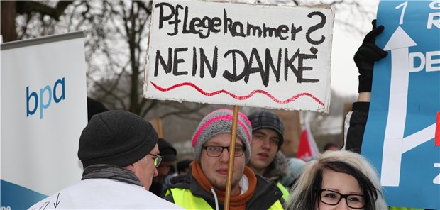 Verdi verschärft Gegenkurs Seit jeher auf Gegenkurs: Protestkundgebung von Verdi gegen die Kammergründung im Januar 2015 in Kiel.
