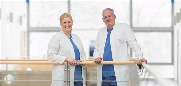 Dr. Hilke Wendt ist neue ärztliche Leiterin im Brustzentrum Ostholstein Sektionsleiterin Dr. Hilke Wendt und Chefarzt Frank Liedke aus dem Ameos Klinikum Eutin.