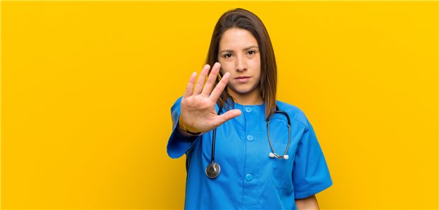 Brandenburger Polizei wendet sich mit Präventionsflyer an impfende Arztpraxen Selbstbewusst auftreten – das soll aggressive Patienten im Zaum halten.