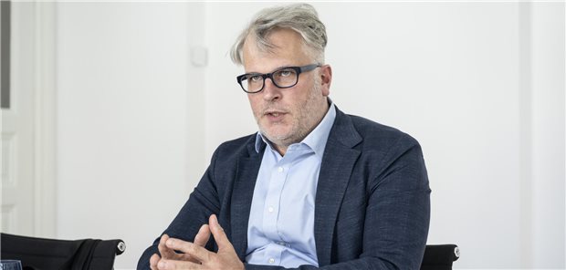 Hausärzte fordern Honoraranpassung im „zweistelligen Prozentbereich“ „Selten waren Honorarverhandlungen so wichtig wie in diesem Jahr“: Dr. Markus Beier, Bundesvorsitzender des Deutschen Hausärzteverbands.