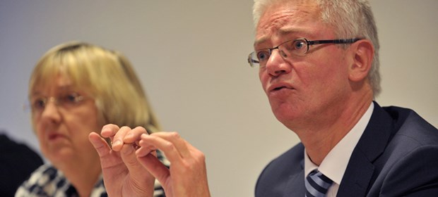 Tote Frühchen werden zum Politikum Senatorin Jürgens-Pieper und Klinikchef Hansen: Muss er seinen Hut nehmen.