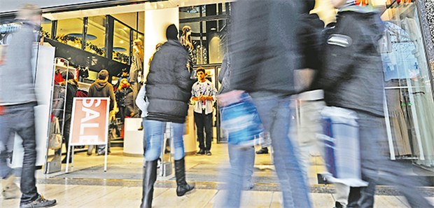 Diebstahlschutz kann Herzschrittmacher stören Sende-/Empfangseinheiten von EAS-Systemen werden oft von Werbetafeln verdeckt.