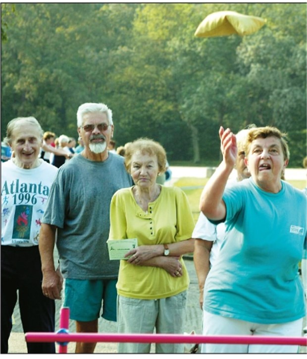 Prävention als gesellschaftliche Aufgabe? Das sieht nicht jeder so Senioren beim Sport. Ein Präventionsgesetz soll dazu beitragen, dass sich mehr Menschen gesundheitsbewusst verhalten.