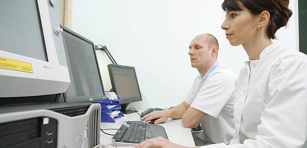 Telemedizin senkt Kosten! Seriöse Telemedizin bindet die behandelnden Ärzte in die Überwachung mit ein. Ängste vor dem Verlust von Patienten oder Behandlungskompetenz seien unbegründet, sind Experten überzeugt.