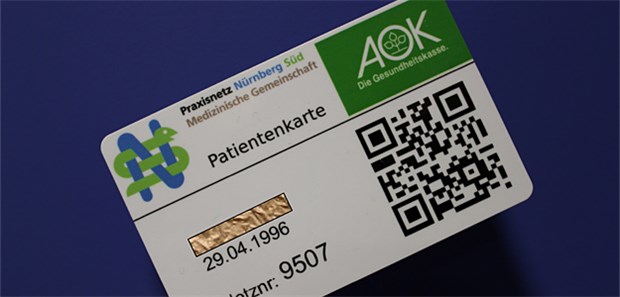 Der Patient entscheidet, wem er die Daten freigibt Service für Krankenkassen und Patienten in Verträgen mit dem Praxisnetz: eine Identitätskarte.