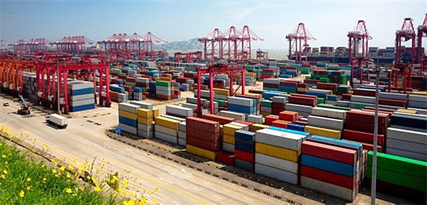 Neue Seidenstraße verleiht Rohstoff-Aktien neue Fahrt Shanghais Überseehafen: Chinas Bedarf an Rohstoffen zum Ausbau der Infrastruktur ist gewaltig.
