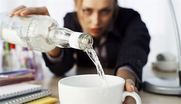 Zweifel am Herzschutz von Alkohol Sicher nicht gesund fürs Herz.