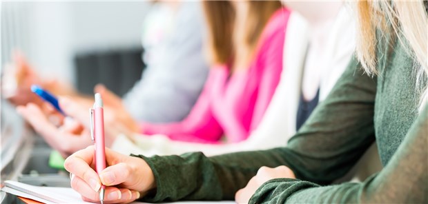 Patientensicherheit gehört ins Studium! Sicherheitstraining für Jungmediziner? Die Bundesvertretung der Medizinstudierenden setzt sich für die Aufnahme einer gelebten Fehlerkultur ins Studium ein.