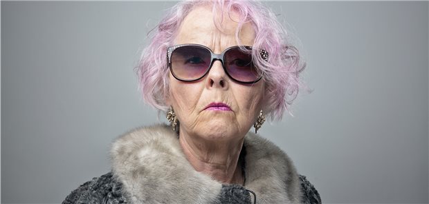 Sie ist lässig, souverän und vielleicht auch ein cooler Typ: Denn laut Arbeitsgericht ist Coolsein keine Frage des Alters. Praxisinhaber dürfen in Stellenanzeigen explizit „coole Typen“ suchen.