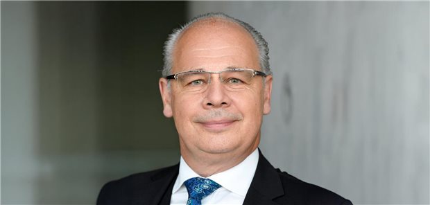 Sieht das Berufsbild des Apothekers durch die Reformpläne der Bundesregierung keineswegs gefährdet: Dr. Georg Kippels (CDU), parlamentarischer Staatssekretär im Gesundheitsministerium.