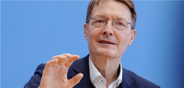 Sieht nach eigenen Angaben für die Novelle der GOÄ aktuell keine Priorität: Bundesgesundheitsminister Professor Karl Lauterbach am Freitag in Berlin.