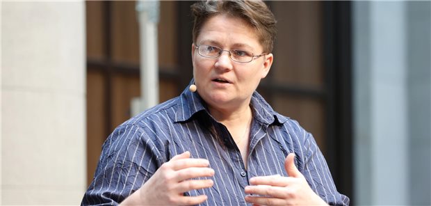 Doch noch ein schönes Weihnachten für MVZ-Investoren? Sieht noch keine Bewegung in Sachen MVZ-Gesetzgebung: Susanne Müller, Geschäftsführerin des Branchenverbands BMVZ beim Kongress Healthcare Tax§Law von ETL ADVISION in Berlin.