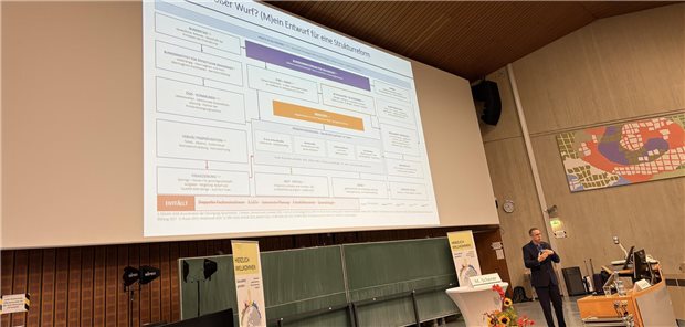 Professor Martin Scherer bei der Keynote während des DEGAM-Kongresses