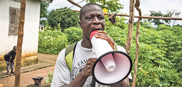 Erst wurde alles falsch gemacht, dann vieles richtig Sierra Leone: Helfer mussten den Menschen erst klar machen, dass Ebola existiert.