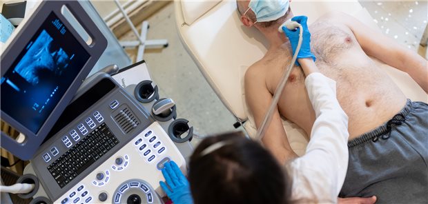 Malignität von Schilddrüsenknoten bei Erstdiagnose und im Verlauf Sind Schilddrüsen-Knoten größer als ein Zentimeter, müssen sie durch einen Spezialisten mittels Sonographie nach TIRADS abgeklärt werden.