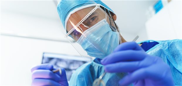 Zahn-MVZ: Patienten sehen kein Qualitätsproblem Sind bei der Behandlung Investoreninteressen zu berücksichtigen? Oder geht es nur um das Wohl der Patienten? Der aktuelle Jahresbericht der Zahnärztlichen Patientenberatung lässt das Pendel eher in Richtung Patientenwohl ausschlagen.