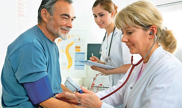 Sind die Blutdruckwerte normal und nicht seitendifferent, besteht kein Grund zur Sorge.