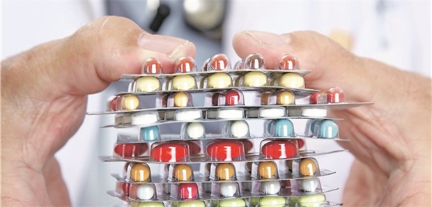 Je mehr Antihypertensiva, desto geringer ist die Therapietreue Sind nichtadhärente Hypertoniker mit vielen Arzneien überfordert oder sind sie nur skeptisch gegenüber den Antihypertensiva?