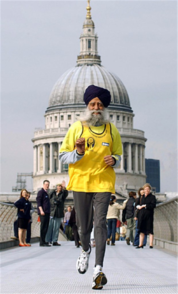 Fauja Singh - ein echter Marathon-Methusalem Singh, the King: Der Hundertjährige joggt täglich zwischen 12 und 16 Kilometer.
