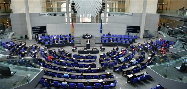 Quo vadis, EU-Gesundheitssysteme? Sitzung im Deutschen Bundestag: Auch künftig werden die Landesparlamente in der EU in Sachen Gesundheit den Hut aufhaben, so der Vorsitzende des Gesundheitsausschusses Erwin Rüddel. Aber es wird EU-weit eine stärkere Zusammenarbeit geben.