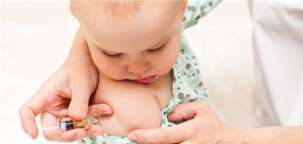 Skeptischer Blick: Aluminium macht Impfstoffe reaktogen.