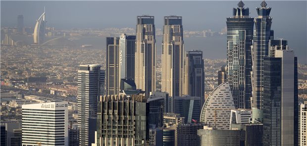 Gesundheitstag bei der UN-Klimakonferenz – es geht nicht nur um Tropenkrankheiten Skyline in der Wüste: Dubai ist Schauplatz der 28. UN-Klimakonferenz, erstmals mit einem Tag, der der Gesundheit gewidmet ist. Nationale und international orientierte Organisationen nehmen die Konferenz zum Anlass, auf die Gefahren des Klimawandels für die Gesundheit zu verweisen.