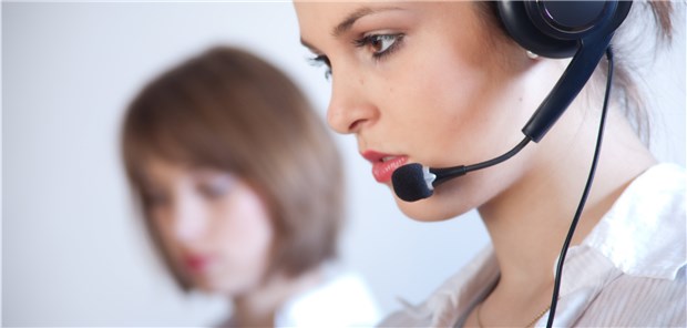 SmED unterstützt die medizinisch geschulten Disponenten der KV bei der Ersteinschätzung. (Symbolbild mit Fotomodell)