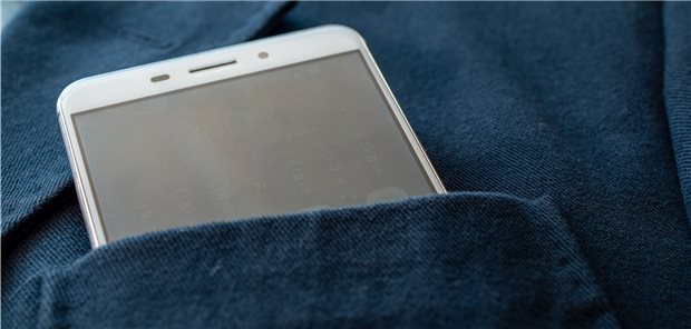Wie gefährlich sind Smartphones für Implantat-Träger? Handy nahe am Herzen getragen - für Menschen mit einem Schrittmacher oder implantierbaren Defibrillator (ICD) keine Gefahr