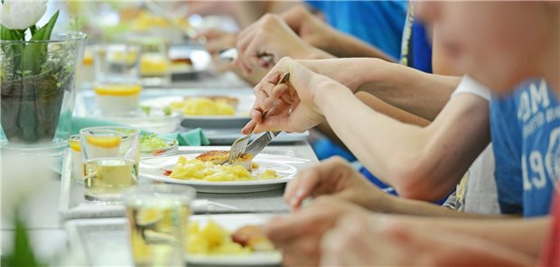 Kreative Konzepte der Klinik-Kantinen So geht es auf keinen Fall zu Pandemiezeiten: Die Klinikgastronomie hat eine Reihe coronakonformer Konzepte entwickelt.