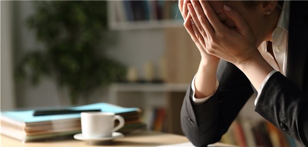 So geht es nicht! Beim Home-Office der Zukunft wollen Arbeitgeber zusammen mit Betriebsärzten den Arbeits- und Gesundheitsschutz auch beim mobilen Arbeiten garantieren, hieß es bei der 62. DGAUM-Jahrestagung am Mittwoch.