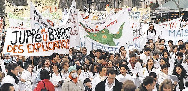 Streik und viel Ärger um Ärztehonorare So kämpften sie schon vor vielen Jahren, so kämpfen sie auch in diesen Tagen wieder: Ein Teil der französischen Ärzteschaft protestiert.