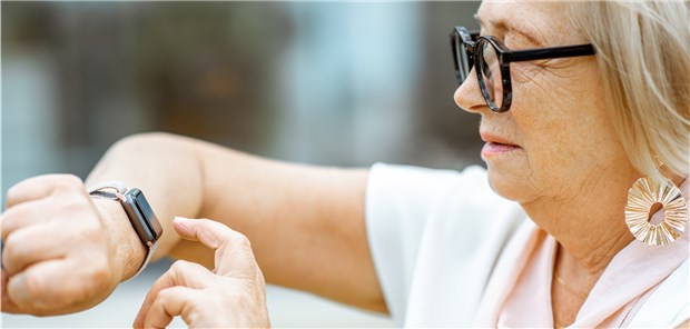 Mit virtuell betreutem Wohnen die Pflege entlasten So lange wie möglich zu Hause leben: Digitale Helfer können Pflegebedürftige hier unterstützen.