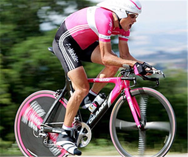 Ullrichs Doping-Erklärung wird heftig kritisiert So liebten ihn die Fans: Jan Ullrich im Trikot des T-Mobile Teams bei der Tour de France 2005.