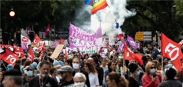Honorarverhandlungen: Frankreichs Ärzte sind protestbereit So sieht es aus, wenn französische Ärzte demonstrieren: Hier Klinikärzte bei einem Protestzug im Juni 2020 in Bordeaux.
