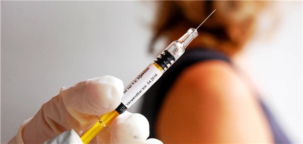 Sobald genügend Impfstoff vorhanden ist, sollten die Corona-Impfungen von den Impfzentren in die Praxis verlagert werden, so die KV Nordrhein.