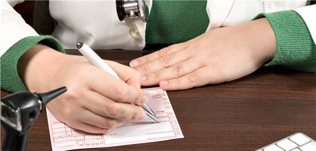 Soll man ein Fluorchinolon verordnen oder wegen des möglicherweise erhöhten Risikos für ein Aortenaneurysma doch besser auf eine andere Antibiotikaklasse ausweichen? Vorsicht ist laut EMA und BfArM bei Patienten mit besonderen Risikofaktoren für Aortenaneurysmen/-dissektionen angebracht.